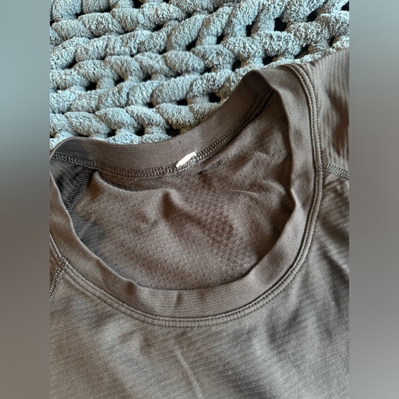 Lululemon Swiftly Tech Short-Sleeve Shirt 2.0 *Hip Length - Picture 6 of 6